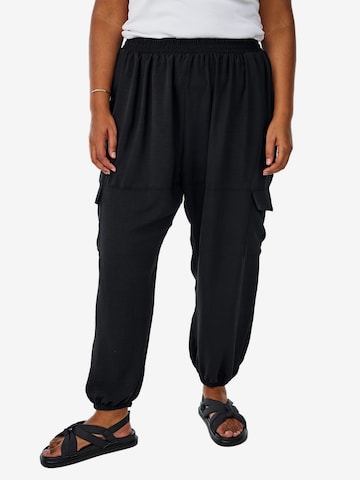 ZizziTapered Cargo hlače 'Efikka' - crna boja: prednji dio