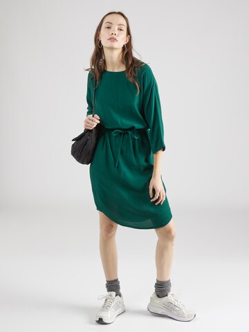 Robe 'Dewianna' mbym en vert