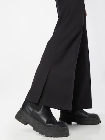 ESPRIT Regular Pleated Pants in Black