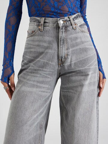 WEEKDAY Wide leg Jeans 'Rail' i grå