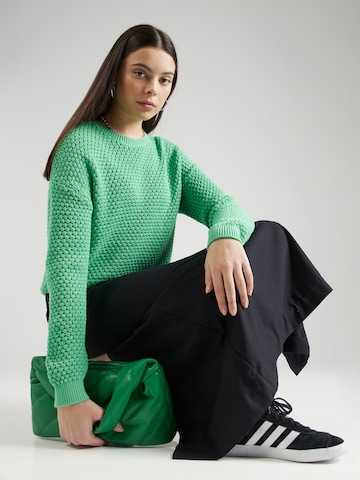 QS - Pullover em verde