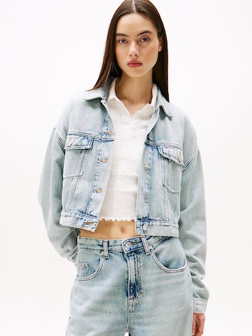 Tommy Jeans Φθινοπωρινό και ανοιξιάτικο μπουφάν σε μπλε: μπροστά