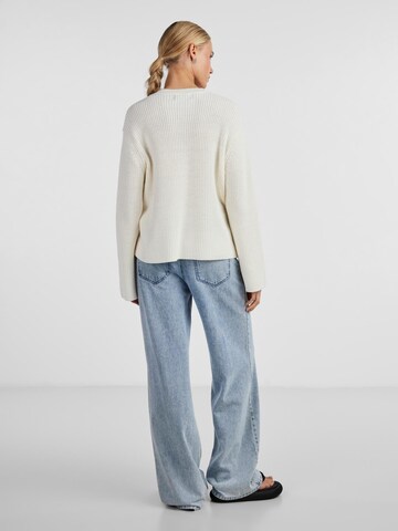 Pull-over 'SABINA' PIECES en blanc