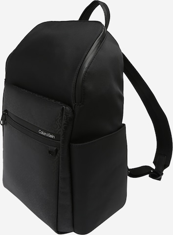 Calvin Klein - Mochila en negro: frente