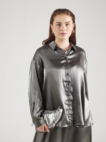 Camicia da donna 'PCROLA' di PIECES Curve in grigio: frontale