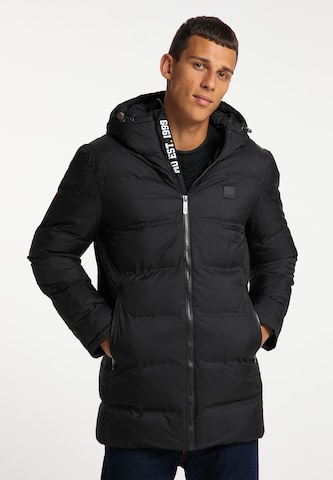 MO Winter Coat in Black: front