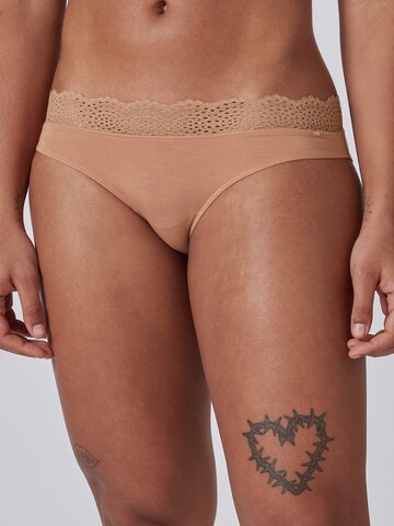 Skiny Slip in Beige: voorkant