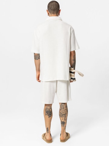 VAMOS CLO Comfort fit Button Up Shirt 'Moselle' in White