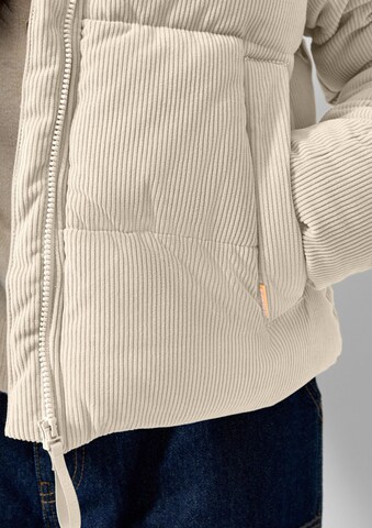 Veste d’hiver QS en beige : devant