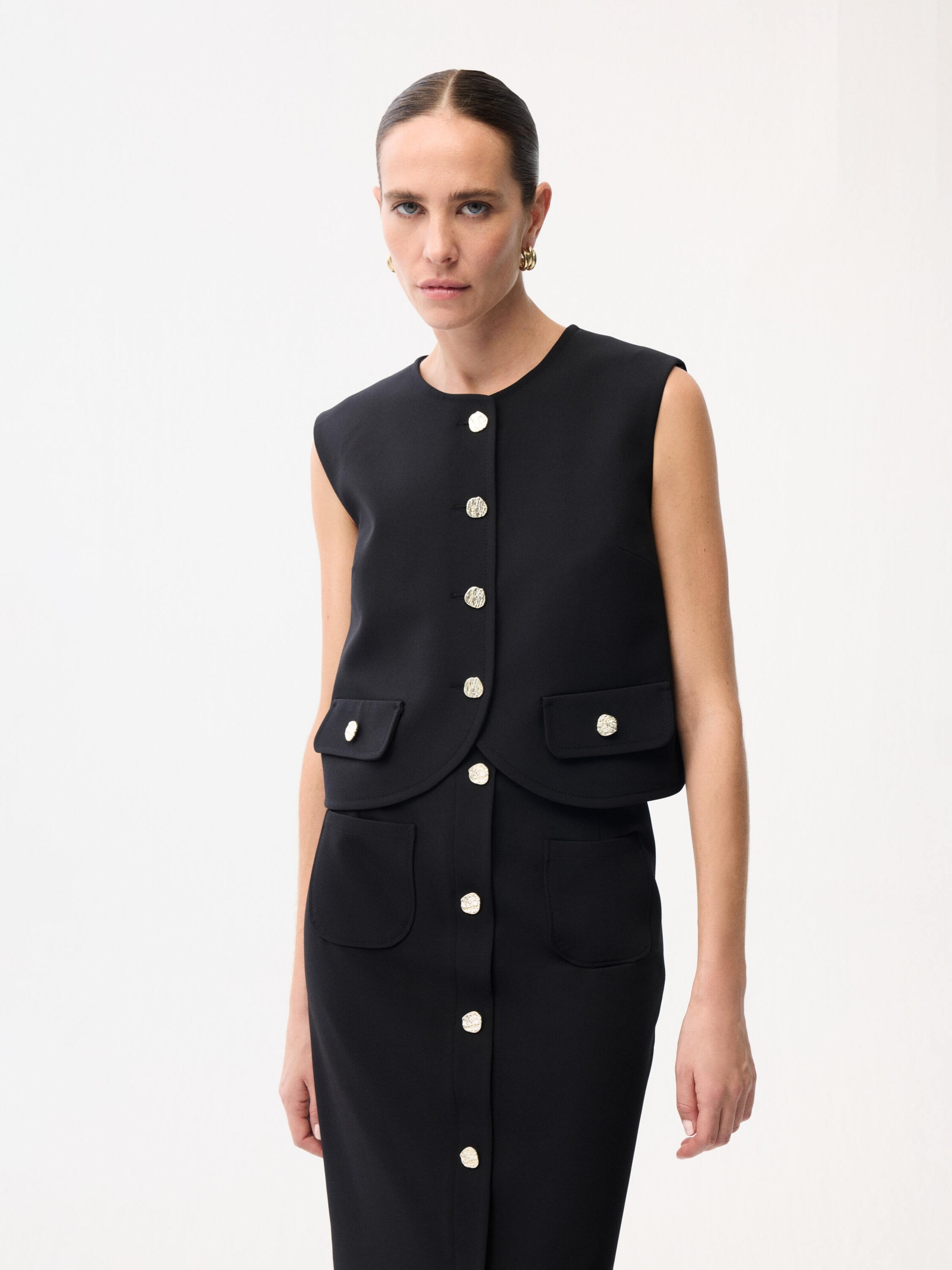 adl Vest in Black: front