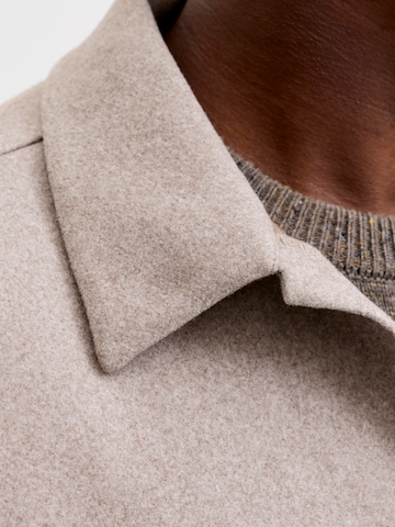 Jack & Jones Plus Comfort Fit Košeľa 'JJEREGENT' - Béžová