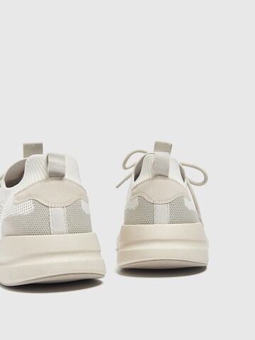 Pull&Bear Sneaker in Beige