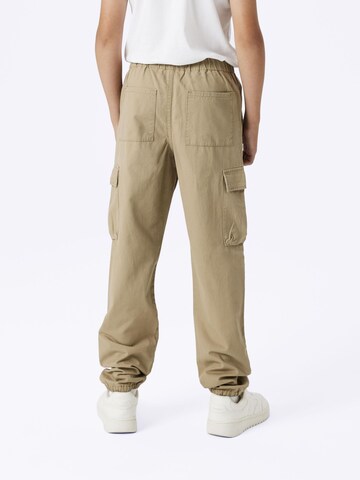 TWO SOON Regular Trousers in Brown: front