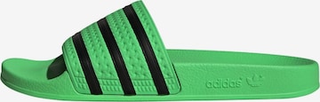 ADIDAS ORIGINALS Muiltjes 'Adilette' in Groen: voorkant