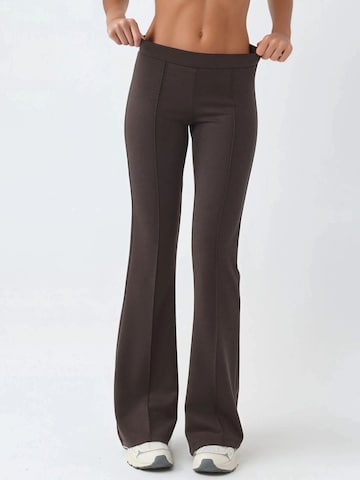 Flared Pantaloni 'Hose' di Busem in marrone: frontale