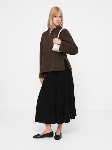 JDY Sweter 'JDYJOVIE' w kolorze brązowy