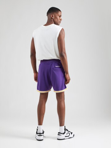 Mitchell & Ness Обычный Штаны 'LA Lakers' в Лиловый