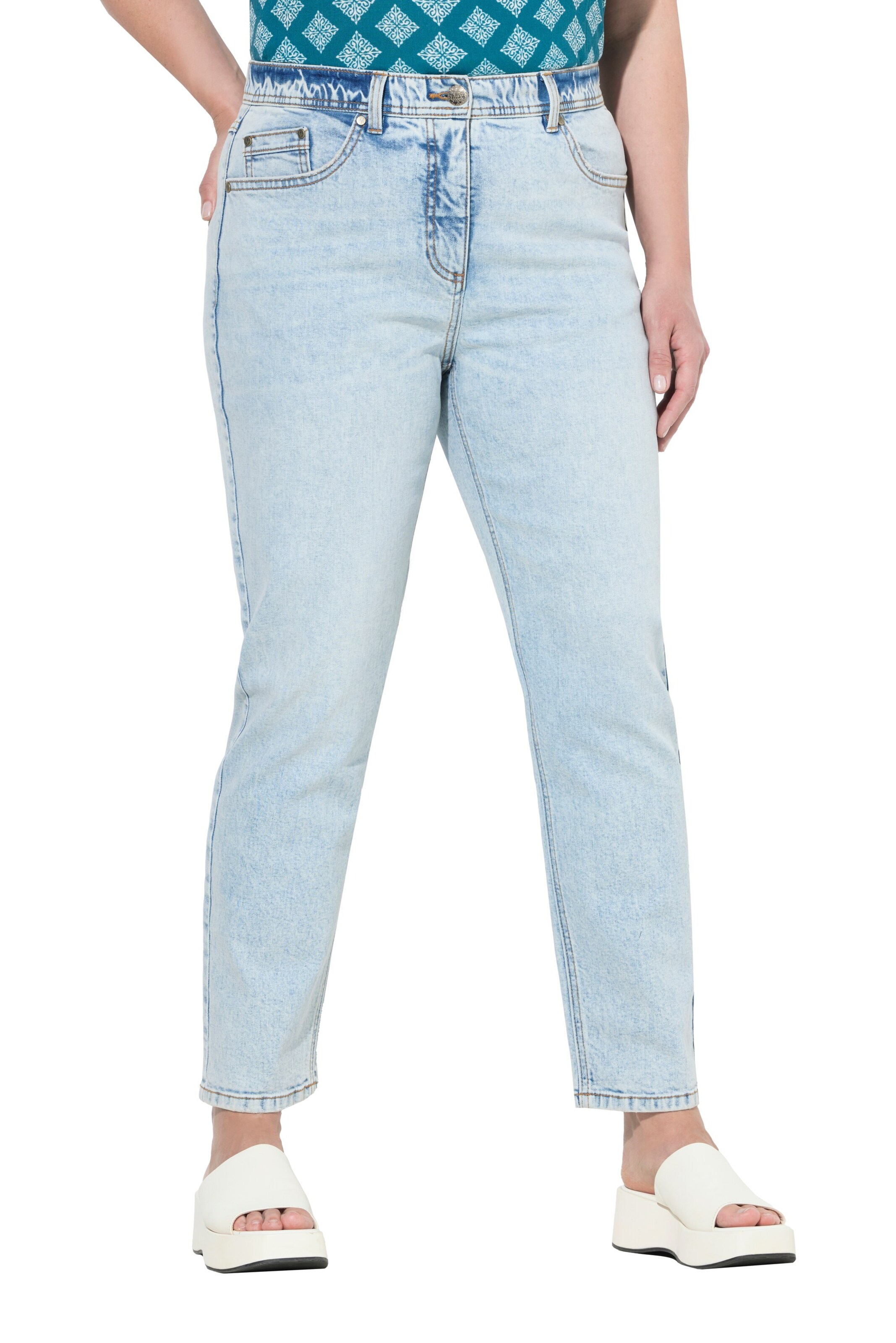 Ulla Popken Regular Jeans in Blauw: voorkant