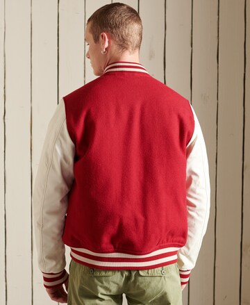 Veste mi-saison 'Varsity' Superdry en rouge