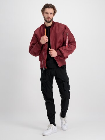 ALPHA INDUSTRIES Φθινοπωρινό και ανοιξιάτικο μπουφάν 'MA-1' σε κόκκινο