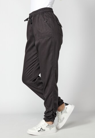 KOROSHI Tapered Jeans in Black