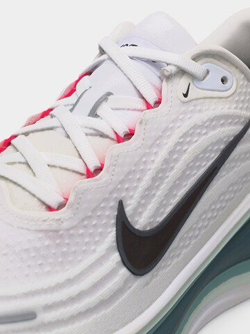 NIKE Маратонки за бягане 'Vomero Plus' в бяло