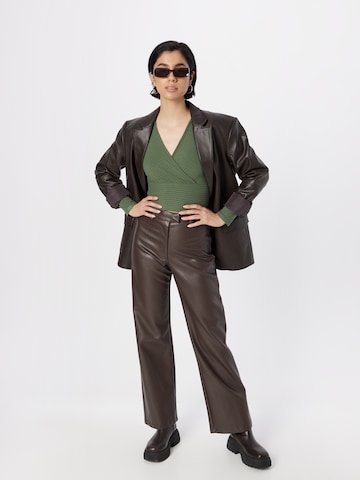 Styling this green leather pants from ZARA. What did you think of