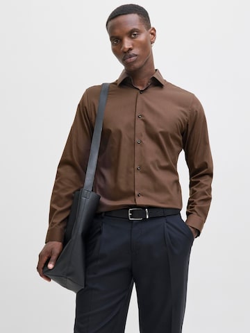 Slim fit Camicia 'JPRBLAParker' di JACK & JONES in marrone: frontale
