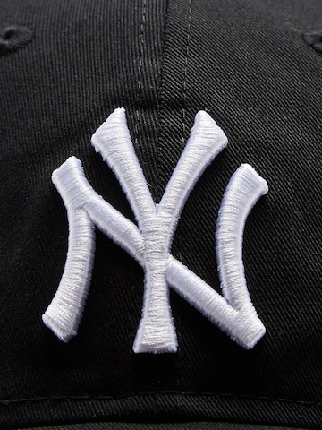 NEW ERA Cap in Black