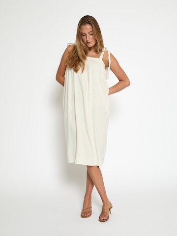 Robe d’été 'Natalie' DESIRES en blanc