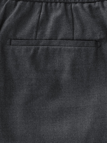 Regular Pantalon à plis Next en gris