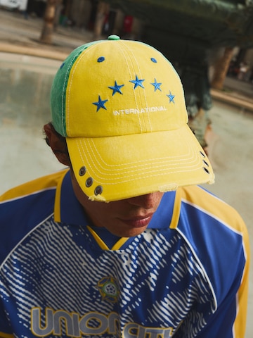 Bershka Sapkák 'MUNDIAL BRASIL' - sárga