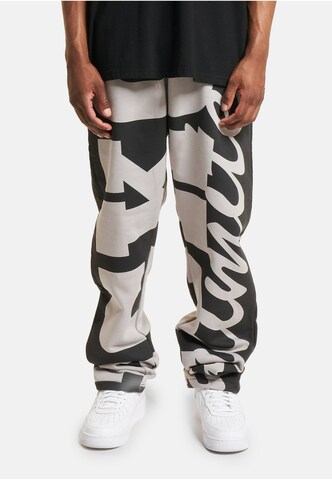 Ecko Unlimited - Loosefit Pantalón en gris: frente