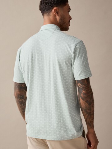 Tricou de la Next pe verde