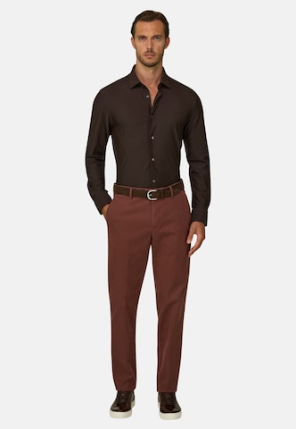 Coupe slim Pantalon chino Boggi Milano en rouge