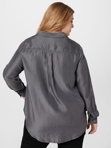 ONLY Carmakoma - Blusa 'CANTO' en gris