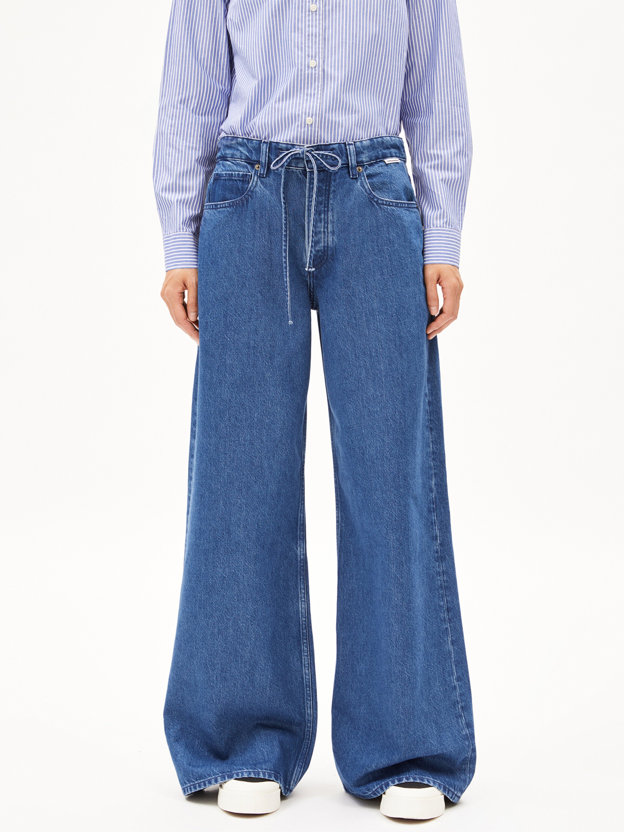 ARMEDANGELS Wide leg Jeans 'ASTRAEAAS' in Blauw: voorkant