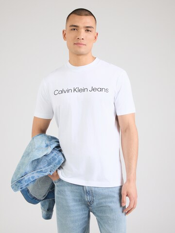 T-Shirt Calvin Klein Jeans en blanc : devant
