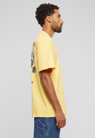 Karl Kani - Camiseta 'Burger' en amarillo