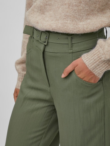 Loosefit Pantaloni cu dungă 'Wilda' de la Vila Petite pe verde