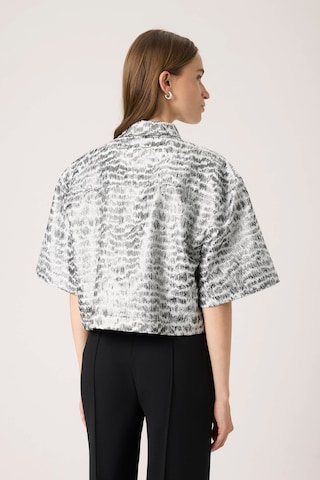 SOAKED IN LUXURY Shirt in Grijs