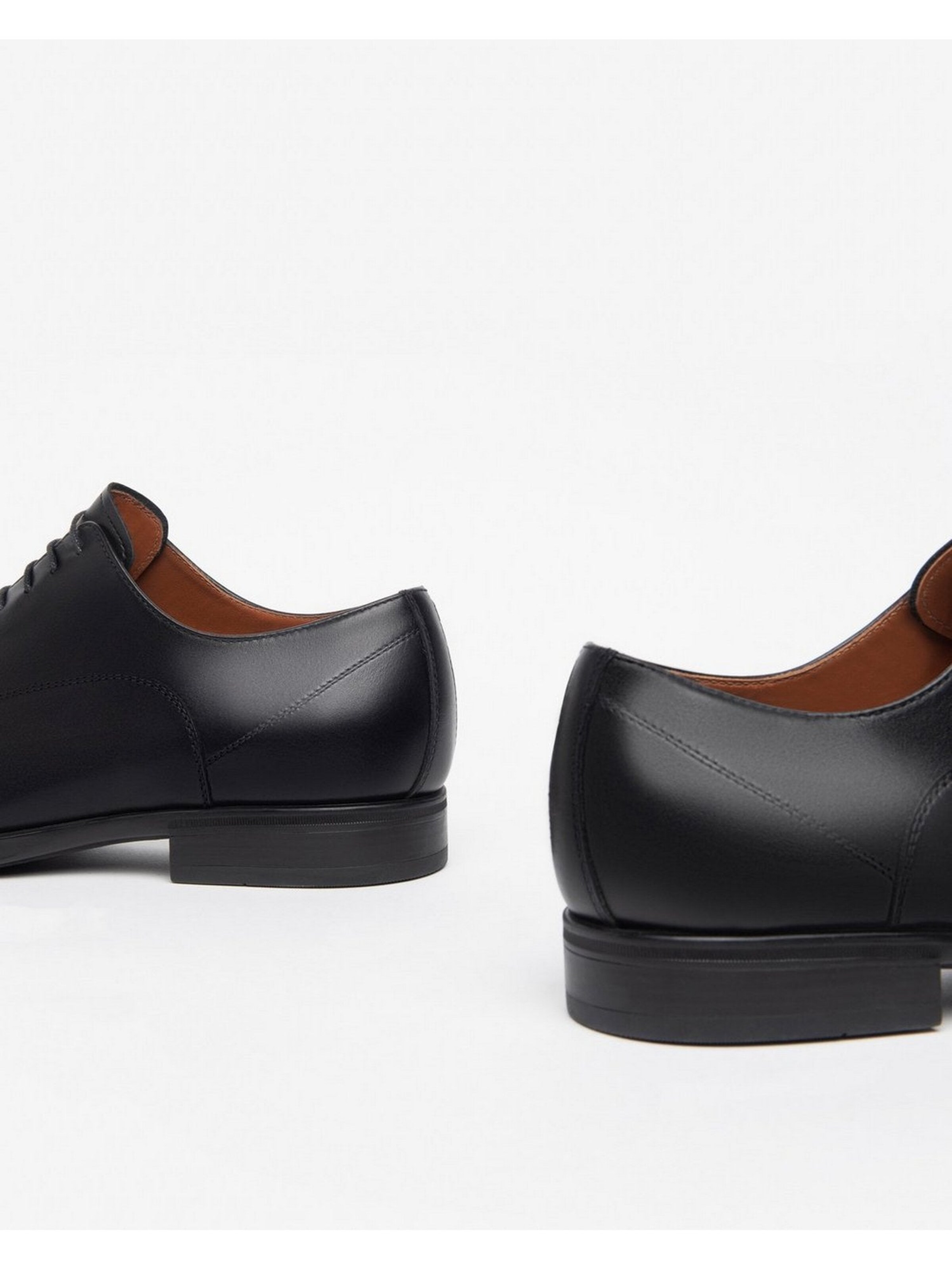 Scarpa per costume tradizionale di Nero Giardini in nero