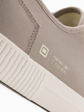 Baskets basses Ombre en gris