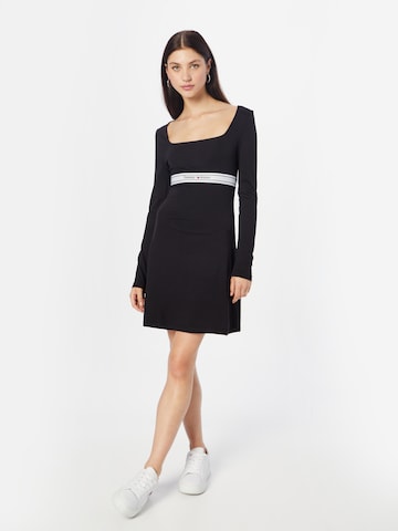 Tommy Jeans - Vestido en negro: frente