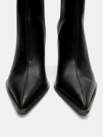 Pull&Bear Botki w kolorze czarny