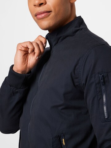 WRANGLER Tussenjas 'Harrington' in Blauw