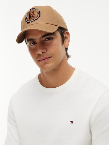 Casquette TOMMY HILFIGER en marron : devant
