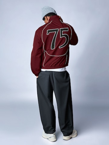 Bershka Prechodná bunda - Červená