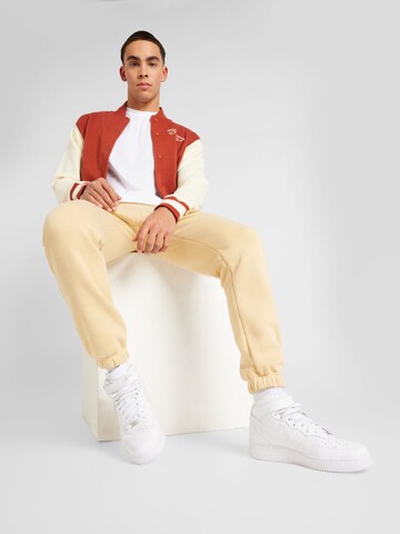 Nike Sportswear Prechodná bunda 'VARSITY' - oranžová