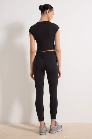 Trendyol Skinny Leggings in Black